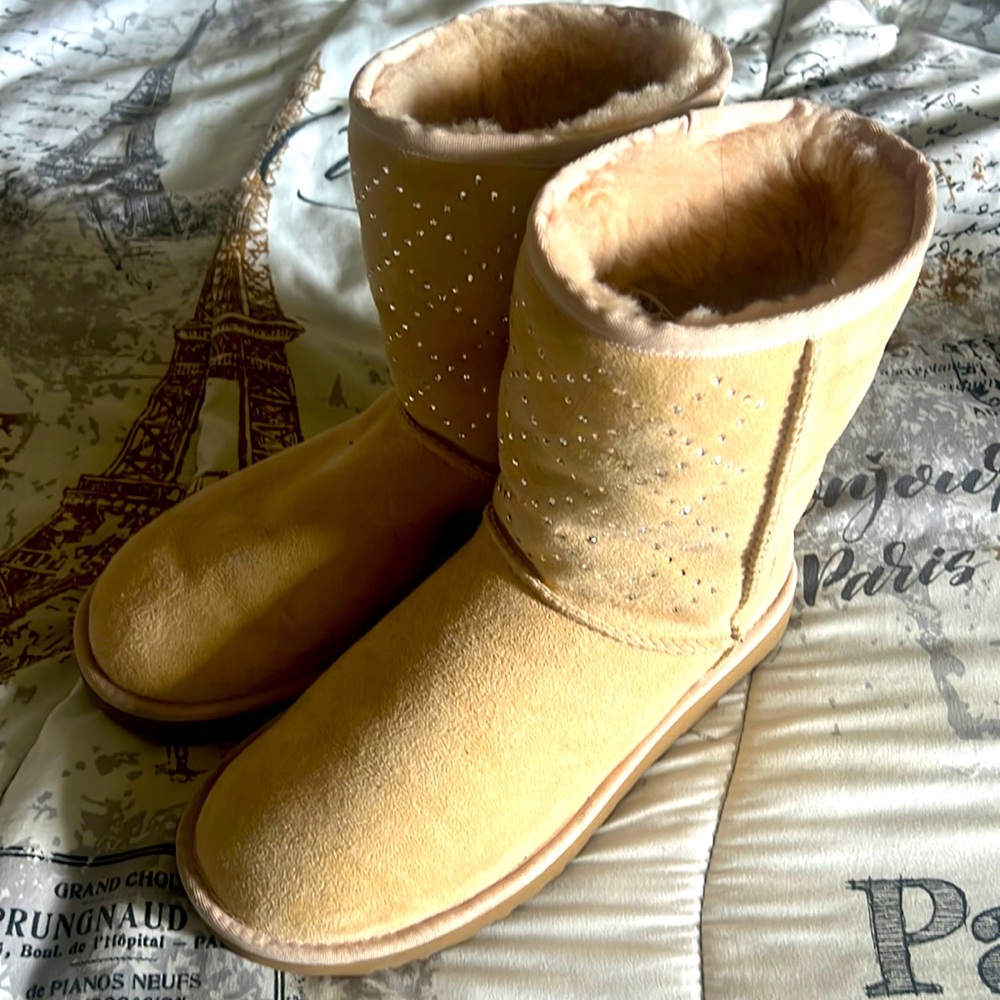 Cream Uggs